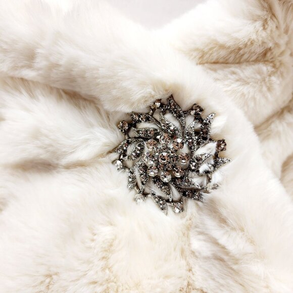 Vintage-Inspired Ivory Faux Fur Bridal Wrap With Rhinestone Brooch - Picture 12 of 12
